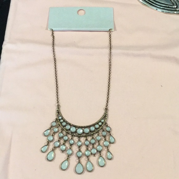 Gold Tone Necklace With White Stones - Picture 6 of 6